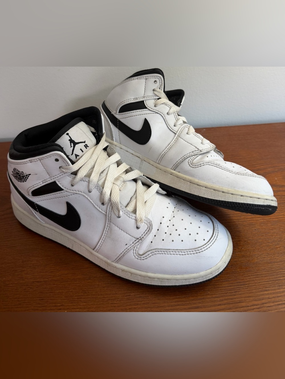 Nike Air Jordan 1 Mids Men Size 7 White Black Sneakers Running Shoes Footwear